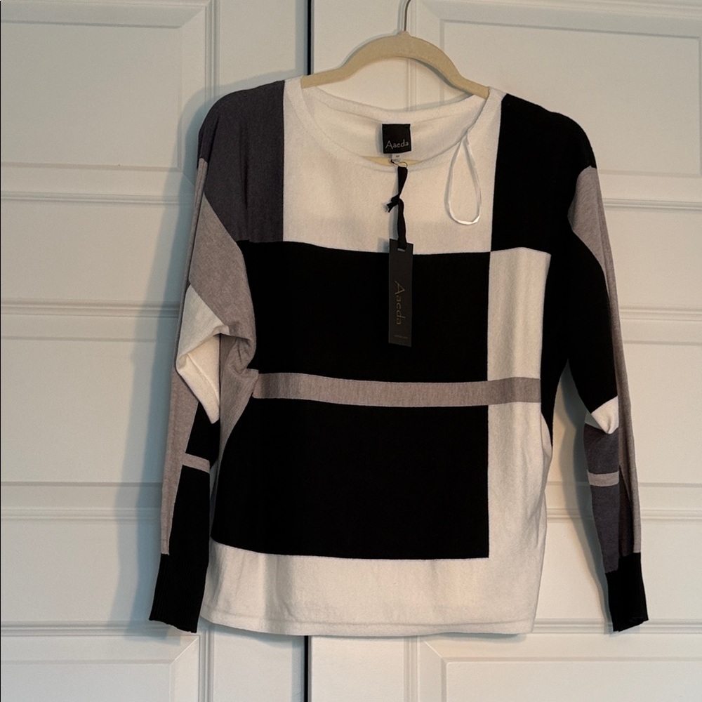 NWT Aaeda  Monochrome Geometric Long Sleeve Top
